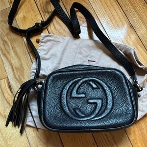 Black Pebbled Calfskin Small Soho Disco Crossbody (fucci)